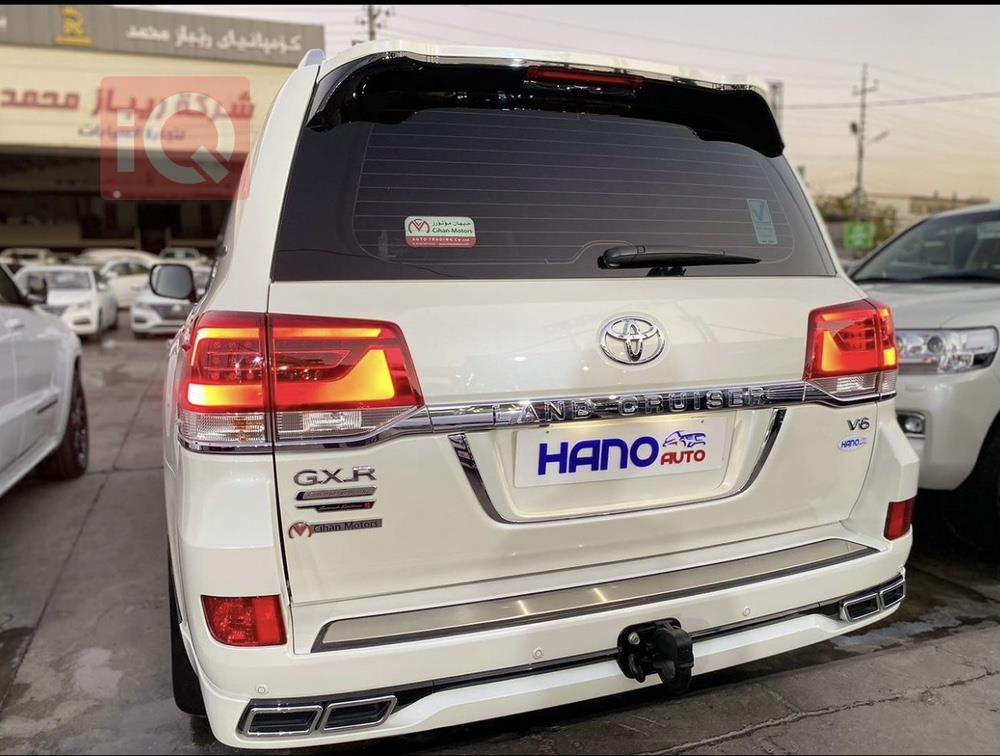 تۆیۆتا لاند کروزەر